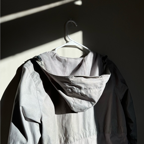 Women’s Columbia Rain Jacket - Picture 6 of 7